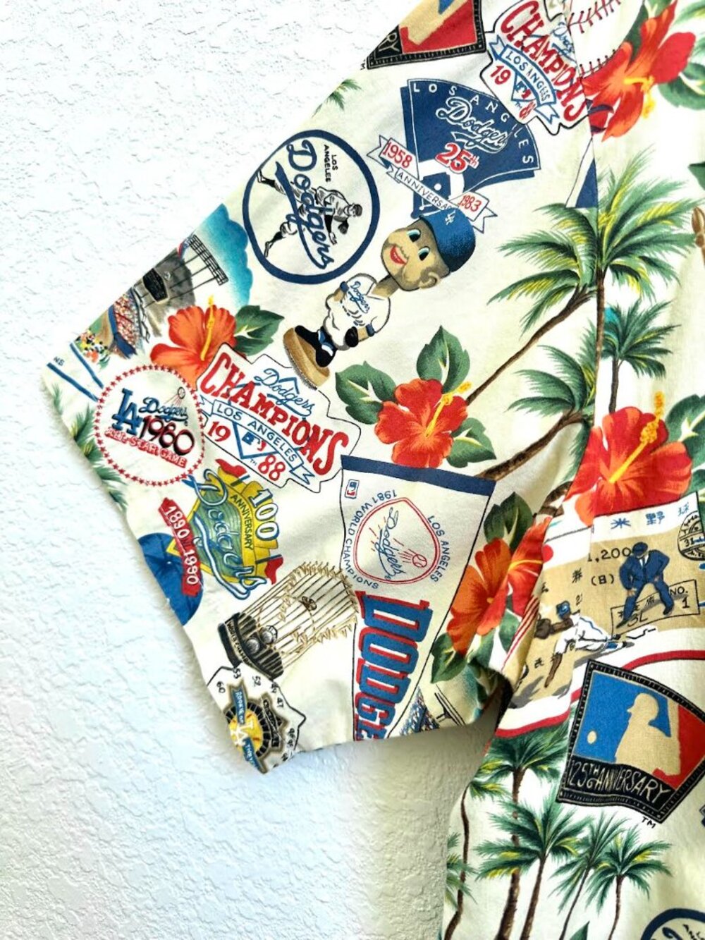 Reyn Spooner Los Angeles Dodgers Hawaiian Shirt - Picture 8 of 10
